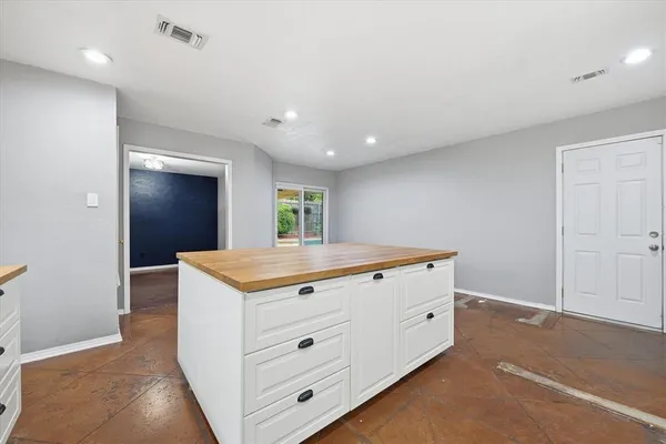 $349,000 | 6917 Wilton Drive, Fort Worth, TX 76133