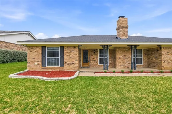 $349,000 | 6917 Wilton Drive, Fort Worth, TX 76133