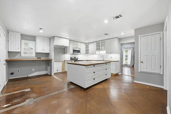 $349,000 | 6917 Wilton Drive, Fort Worth, TX 76133