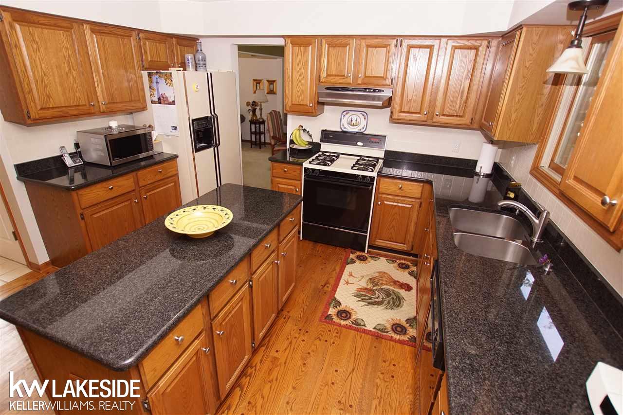 2190 Reagan Drive Rochester Hills, MI 48309 - Photo 13 of 31