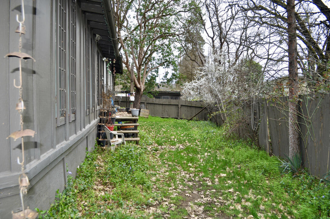 10585 Blackwell Road Central Point, OR 97502 - Photo 2 of 17 2