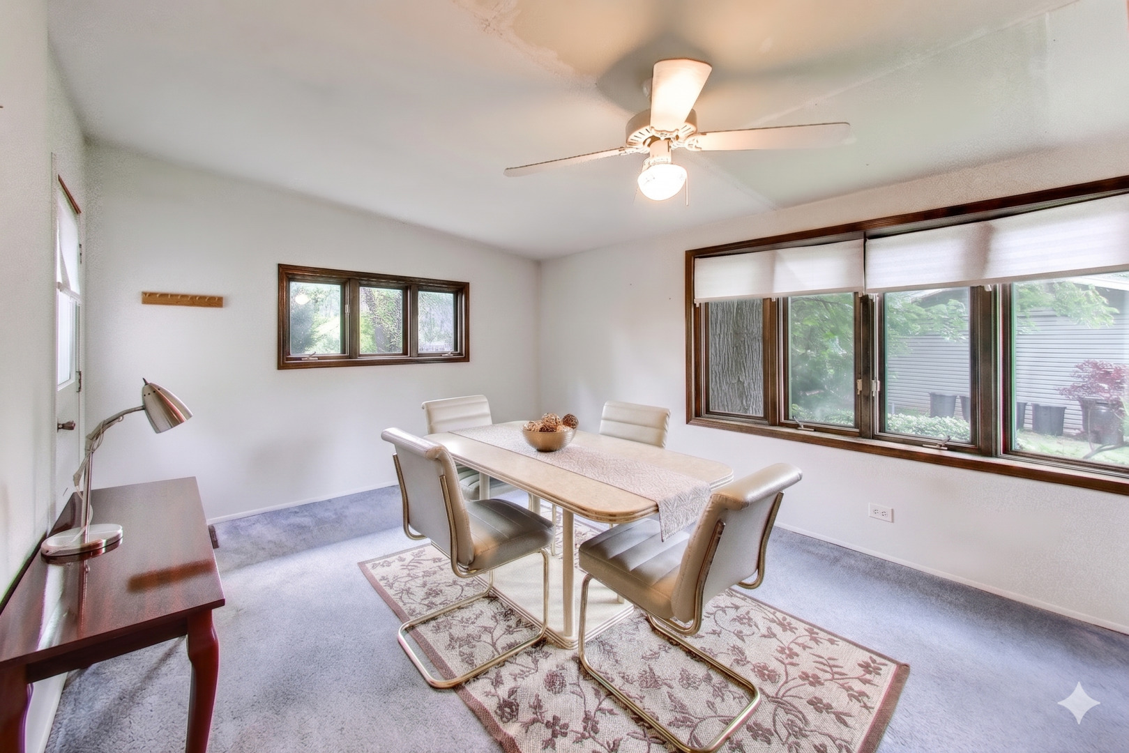 1281 Banbury Road Mundelein, IL 60060 - Photo 4 of 34