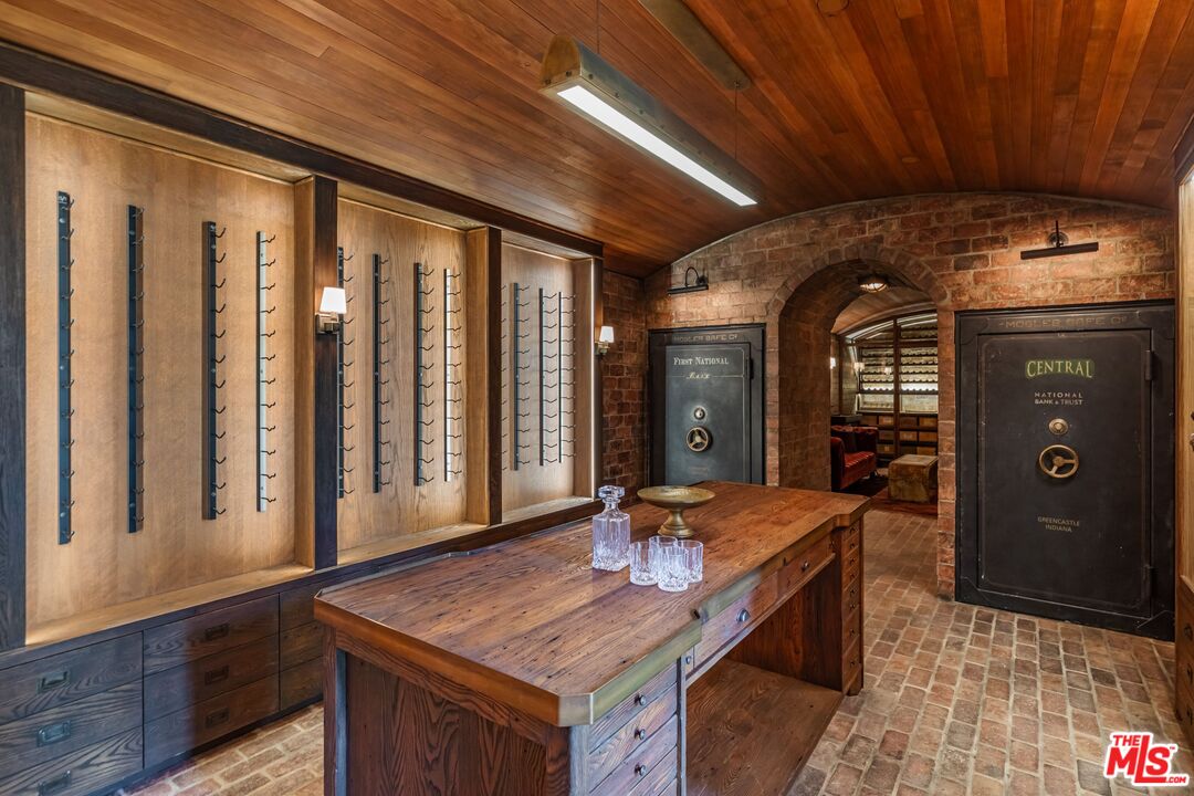 10911 Chalon Road Los Angeles, CA 90077 - Photo 39 of 43