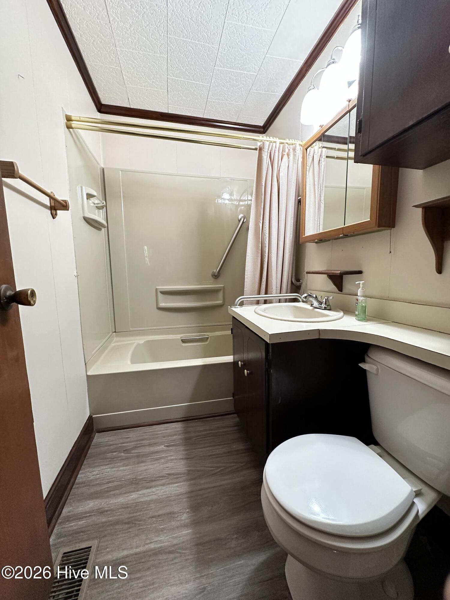 100 Wilson Street, Unit A Clinton, NC 28328 - Photo 22 of 29 Bathroom