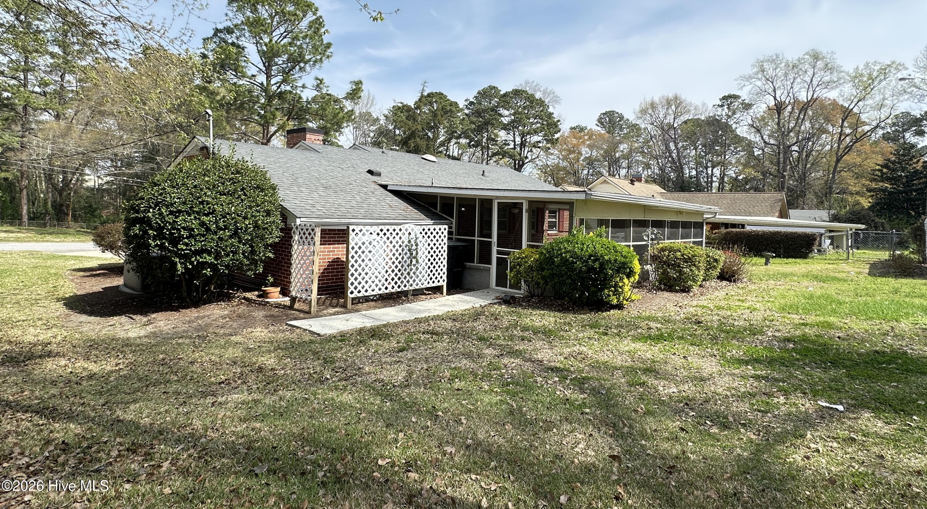 100 Wilson Street, Unit A Clinton, NC 28328 - Photo 5 of 29 IMG_5052