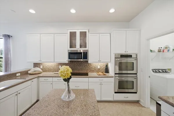 $699,000 | 3319 Majestic View Drive, Lutz, FL 33558