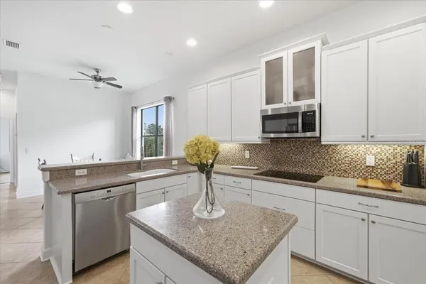 $699,000 | 3319 Majestic View Drive, Lutz, FL 33558