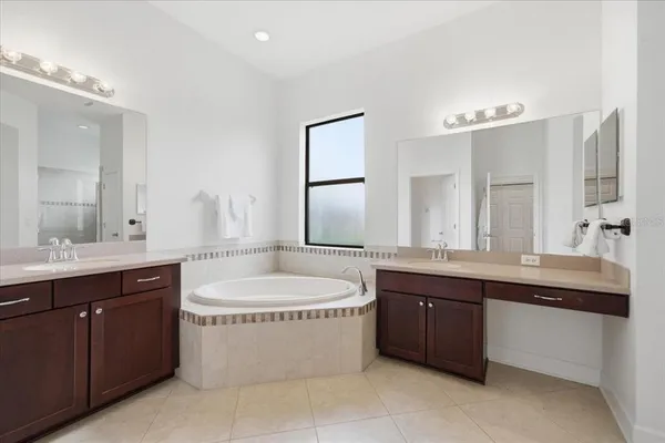 $699,000 | 3319 Majestic View Drive, Lutz, FL 33558