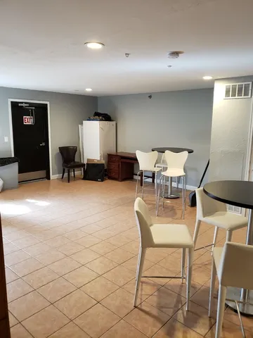 $650 | 908 Greenbrier Road, Unit 908, DeKalb, IL 60115