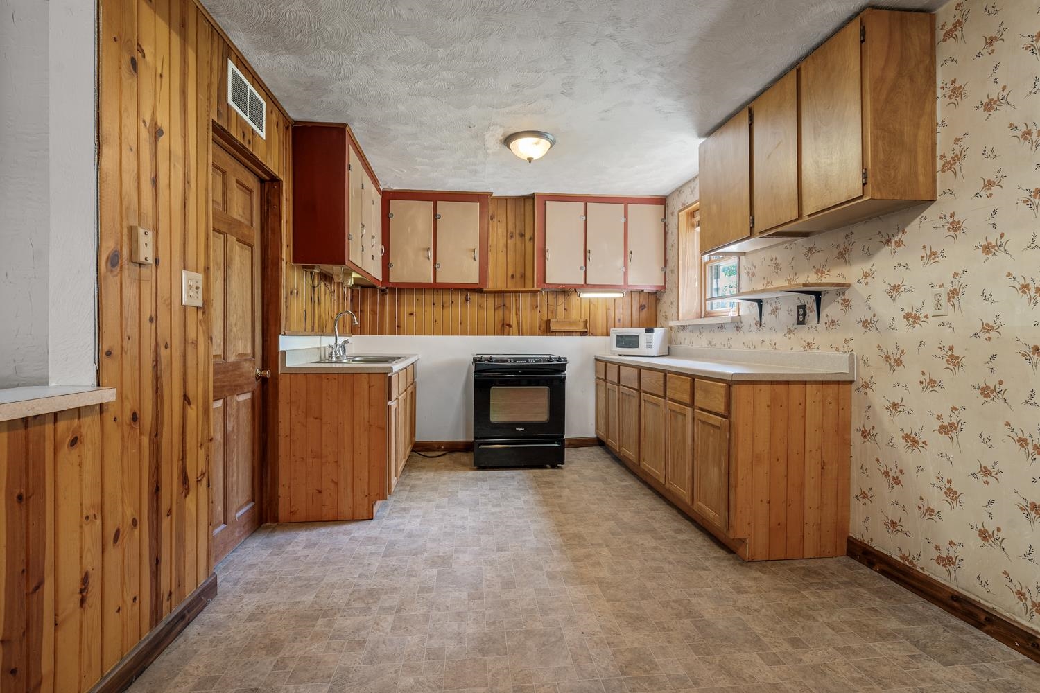 W5643 Main Street Nichols, WI 54152 - Photo 8 of 26