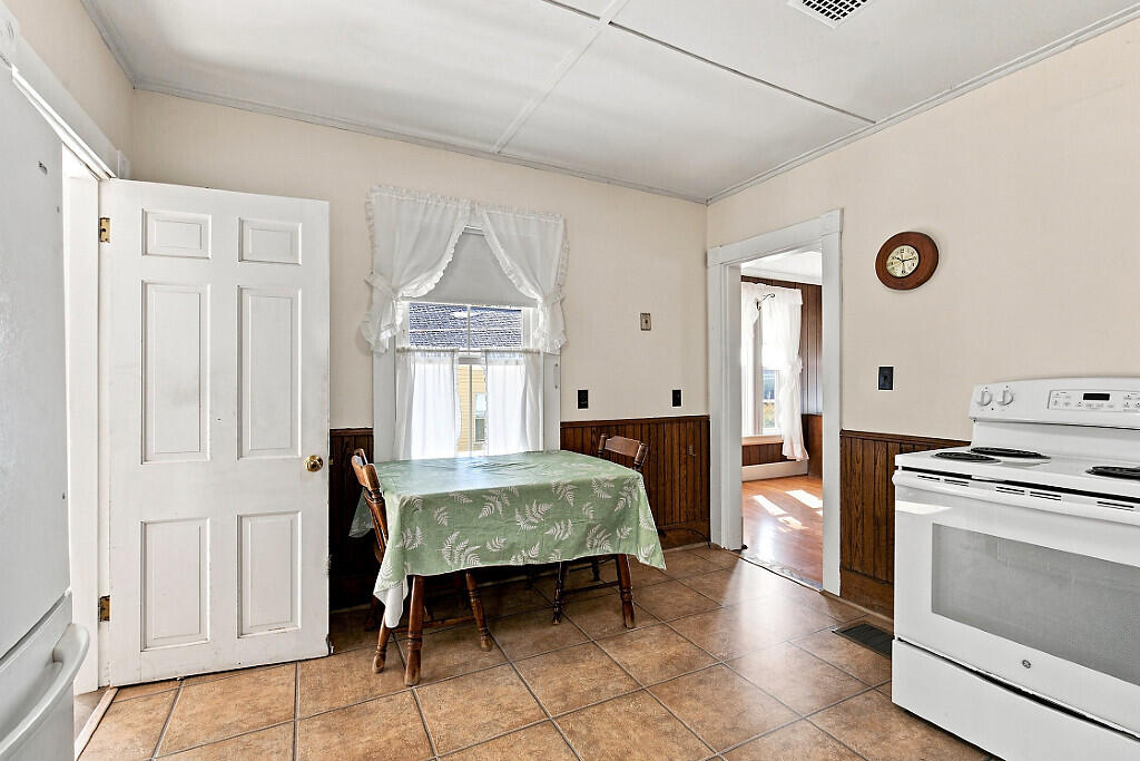 77 High Street Waterville, ME 04901 - Photo 31 of 58 31_BP5A1300_DxO_mls