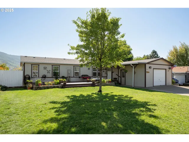 $319,000 | 184 Southeast Cordelia Drive, Myrtle Creek, OR 97457