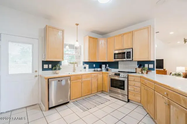 $3,500 | 204 Student, Lafayette, LA 70508