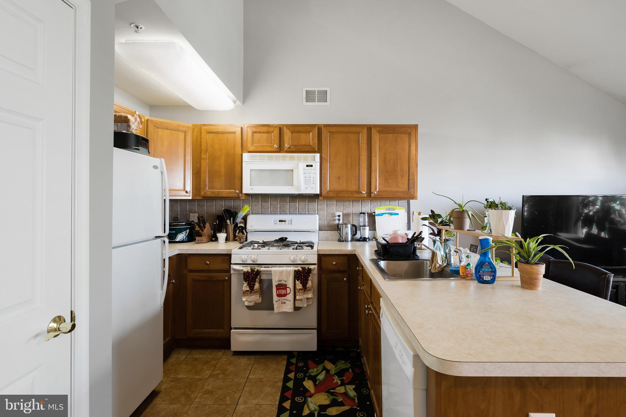 343 Harbour Boulevard Cinnaminson, NJ 08077 - Photo 5 of 20 Kitchen