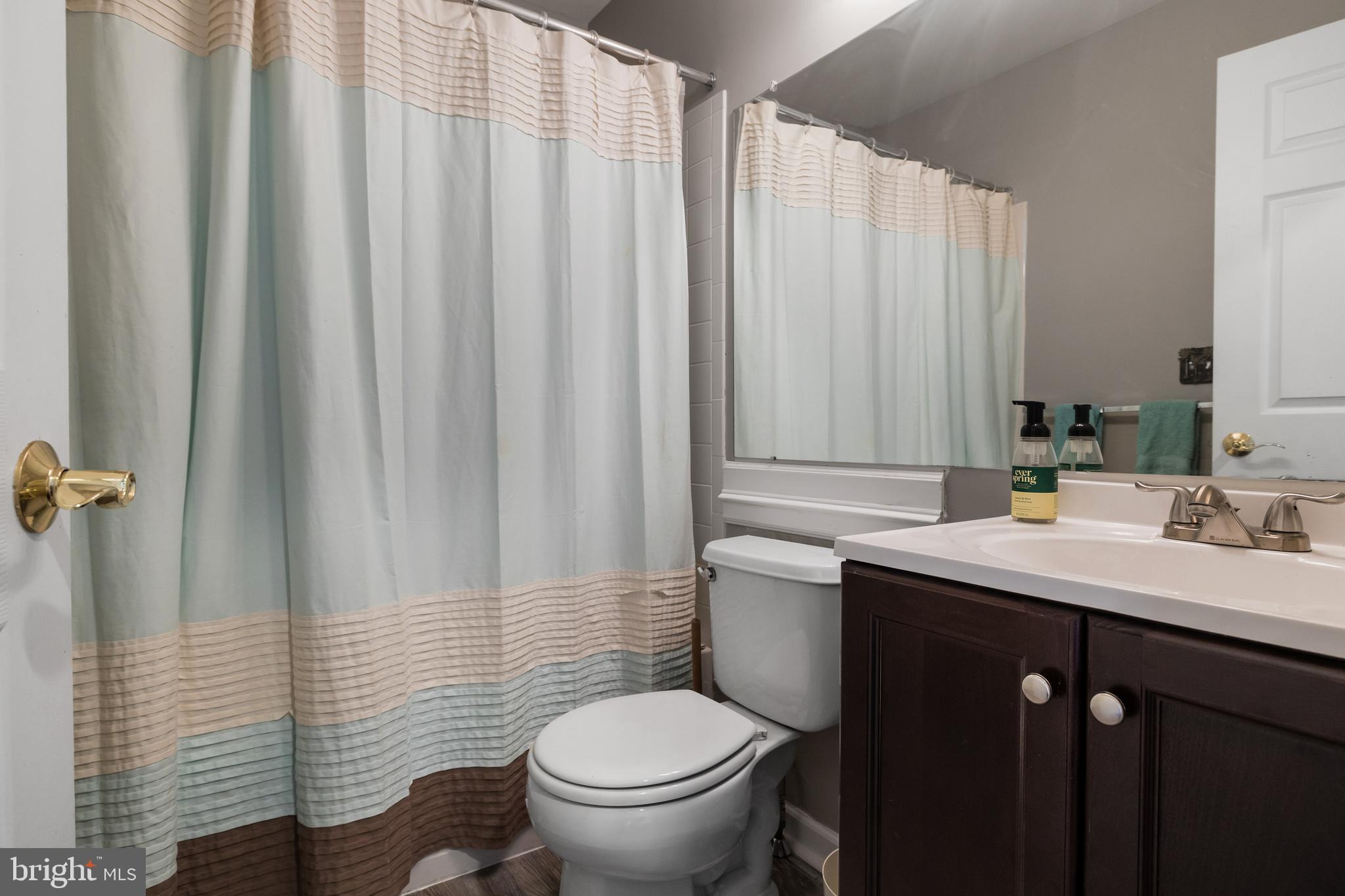 343 Harbour Boulevard Cinnaminson, NJ 08077 - Photo 10 of 20 Bathroom 2