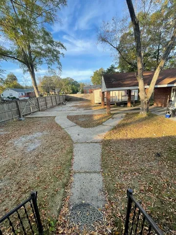 a view of a yard with a house