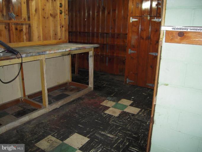 10610 Gorman Road Laurel, MD 20723 - Photo 14 of 20 Table and such for work room.