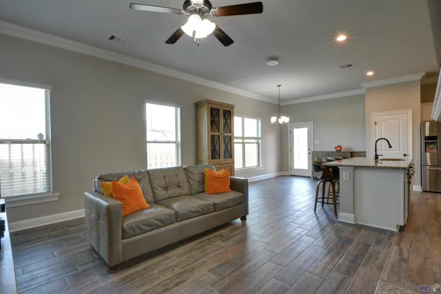 $315,000 | 6151 Lake Edge Drive, Baton Rouge, LA 70820