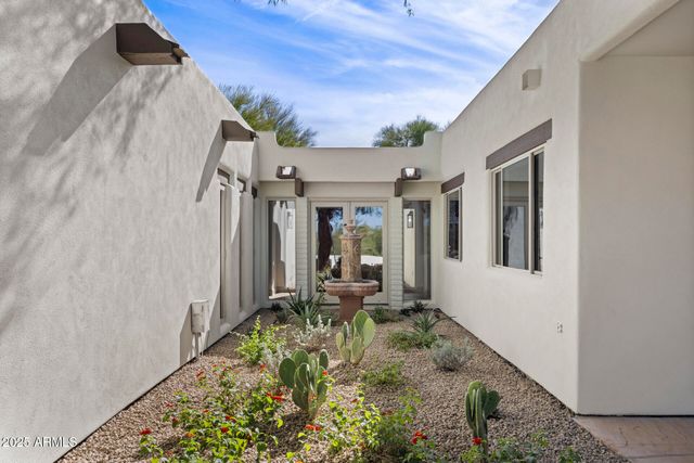 a view of a house with backyard