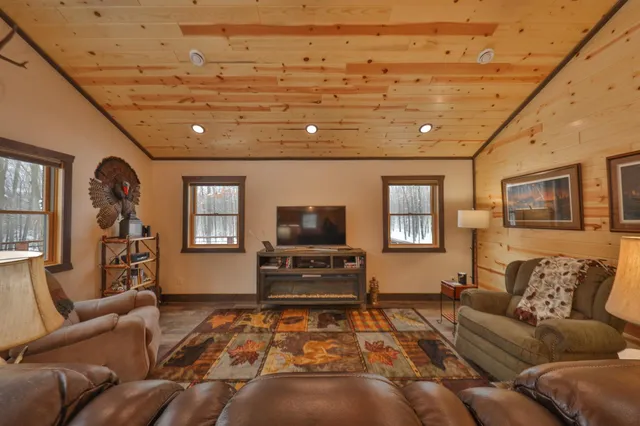 $775,000 | W9110 Wildwood Road, Willard, WI 54493