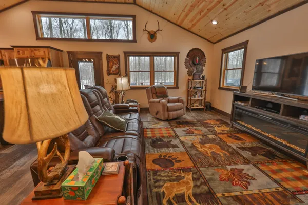 $769,900 | W9110 Wildwood Road, Willard, WI 54493