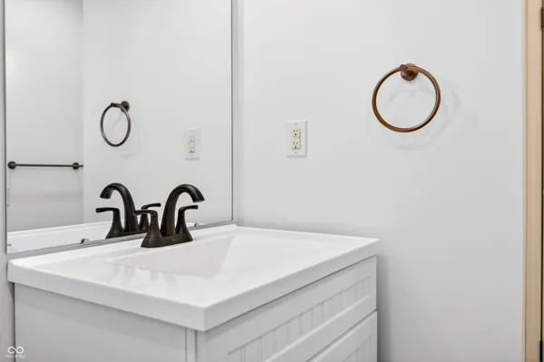 $290,000 | 5483 East Karlsway Drive, Columbus, IN 47201