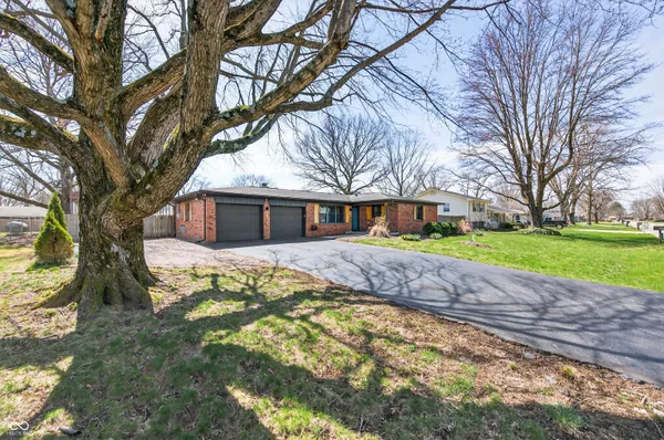 $290,000 | 5483 East Karlsway Drive, Columbus, IN 47201