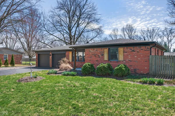 $290,000 | 5483 East Karlsway Drive, Columbus, IN 47201