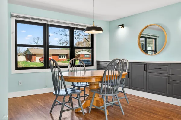 $290,000 | 5483 East Karlsway Drive, Columbus, IN 47201