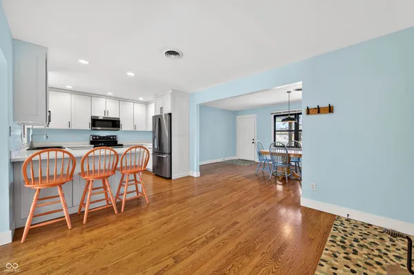 $290,000 | 5483 East Karlsway Drive, Columbus, IN 47201