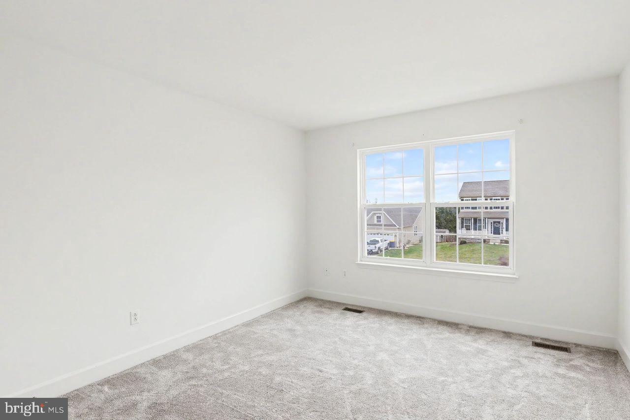 35 Vista Loop Hanover, PA 17331 - Photo 28 of 37 an empty room with a window
