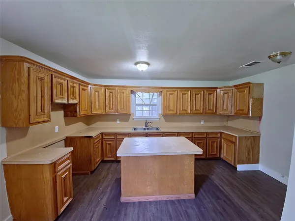 $175,000 | 1003 West Hart Avenue, Pasadena, TX 77506