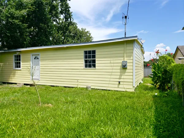 $175,000 | 1003 West Hart Avenue, Pasadena, TX 77506