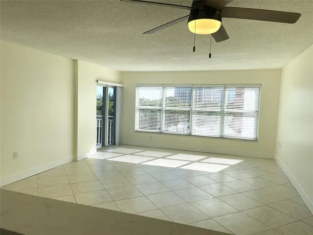 $2,100 | 3000 East Sunrise Boulevard, Unit 6D, Fort Lauderdale, FL 33304