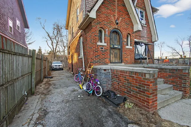 $70,000 | 14161 Sussex Street, Detroit, MI 48227