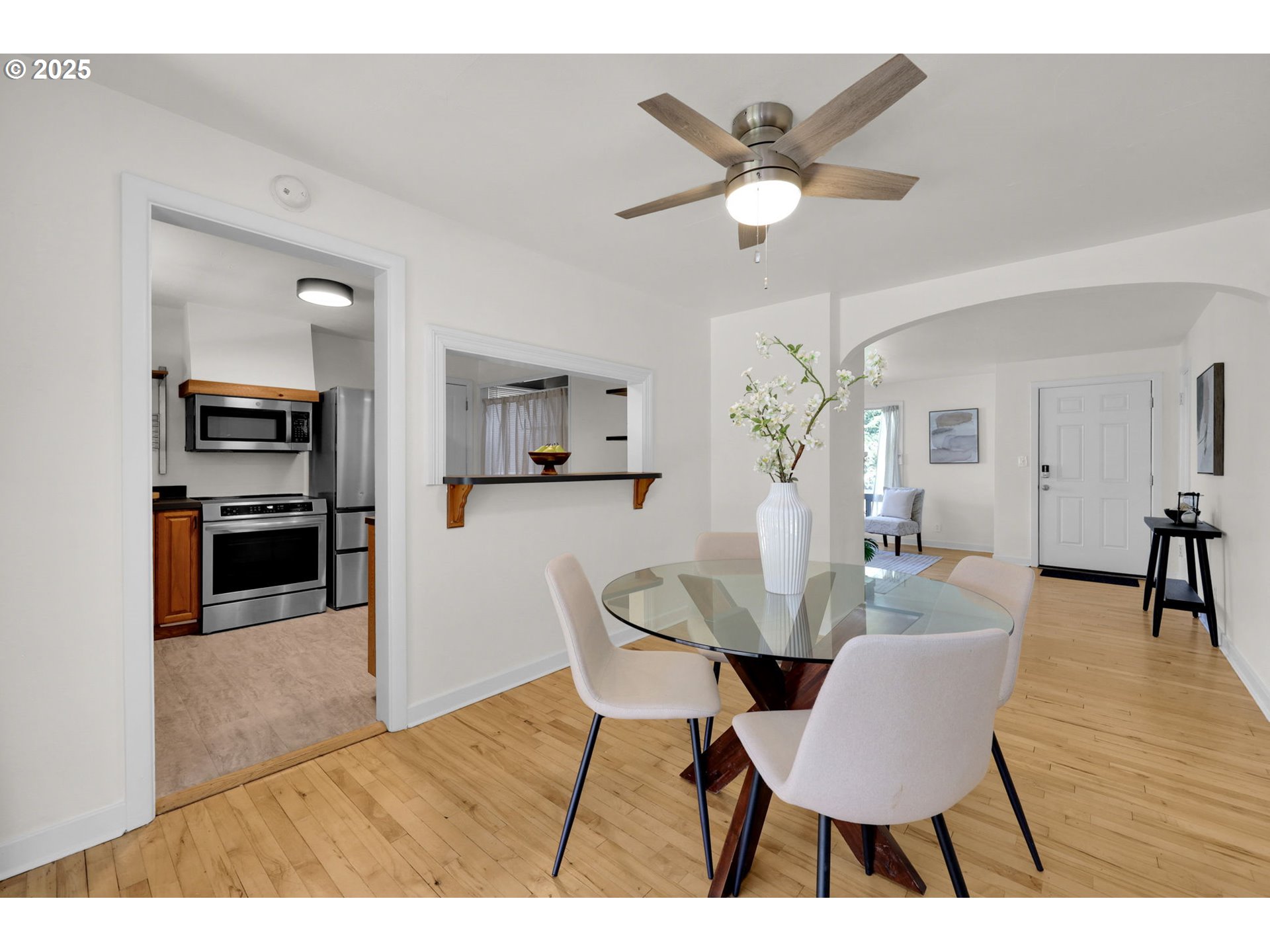830 Jerry Street Eugene, OR 97402 - Photo 6 of 22 a dining room with furniture and window