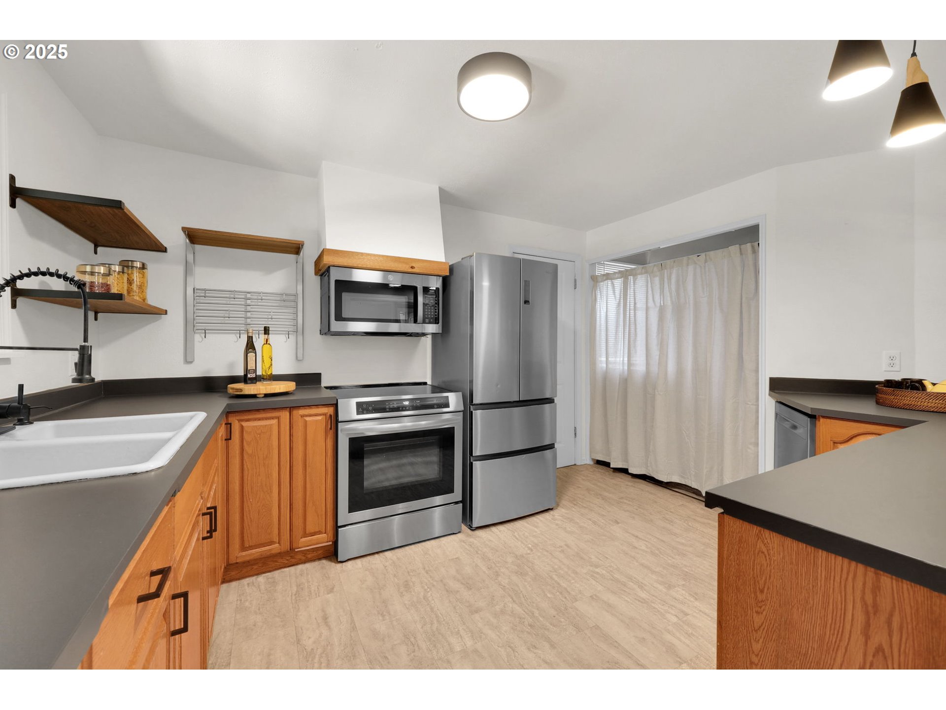 830 Jerry Street Eugene, OR 97402 - Photo 8 of 22 a kitchen with granite countertop a refrigerator stove and sink