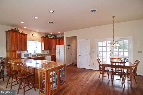 23530 Kings Valley Road Germantown, MD 20876 - Photo 12 of 30 Kitchen