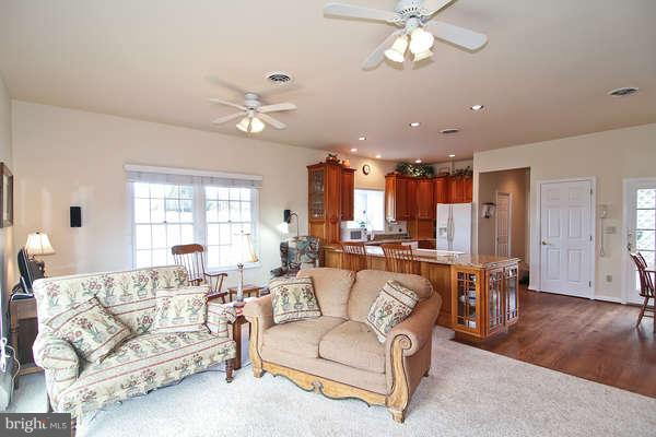 23530 Kings Valley Road Germantown, MD 20876 - Photo 14 of 30 Family Room