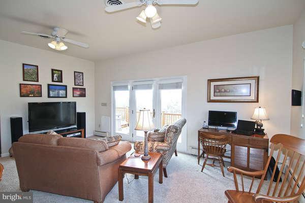 23530 Kings Valley Road Germantown, MD 20876 - Photo 15 of 30 Family Room