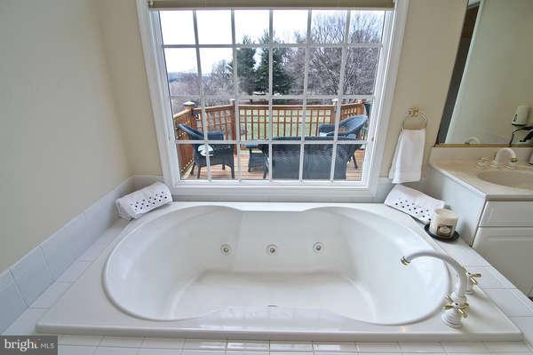 23530 Kings Valley Road Germantown, MD 20876 - Photo 19 of 30 Bath (Master)