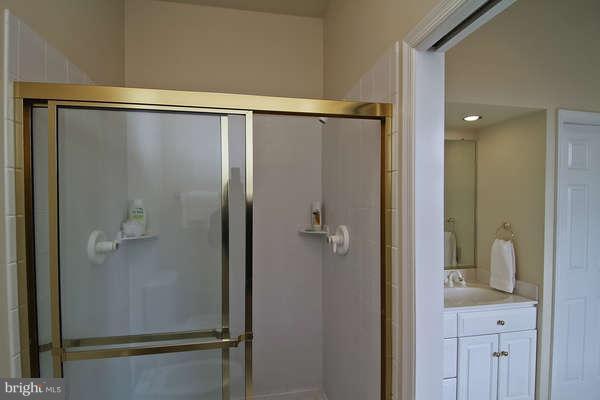 23530 Kings Valley Road Germantown, MD 20876 - Photo 21 of 30 Bath (Master)