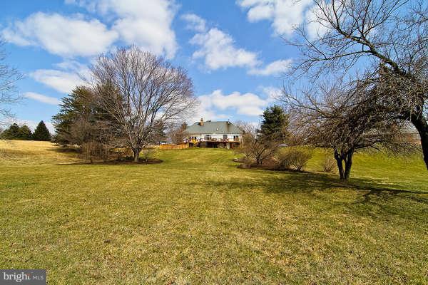 23530 Kings Valley Road Germantown, MD 20876 - Photo 29 of 30 Exterior (Rear)