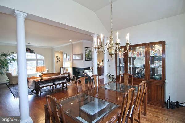 23530 Kings Valley Road Germantown, MD 20876 - Photo 9 of 30 Dining Room