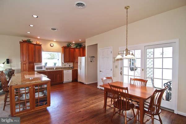 23530 Kings Valley Road Germantown, MD 20876 - Photo 10 of 30 Kitchen