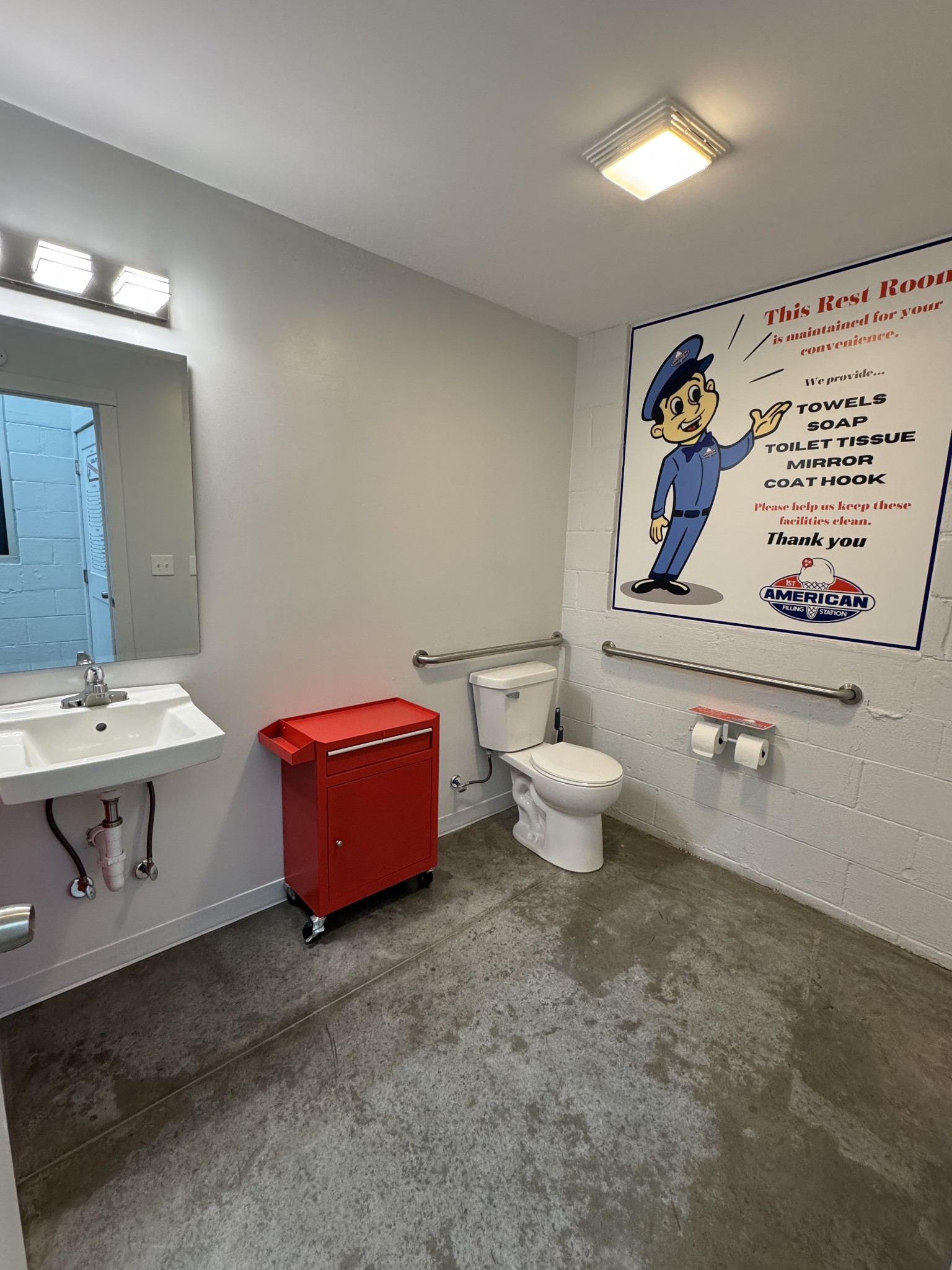 810 North 1st Street Pulaski, TN 38478 - Photo 11 of 33 a bathroom with a toilet sink and mirror