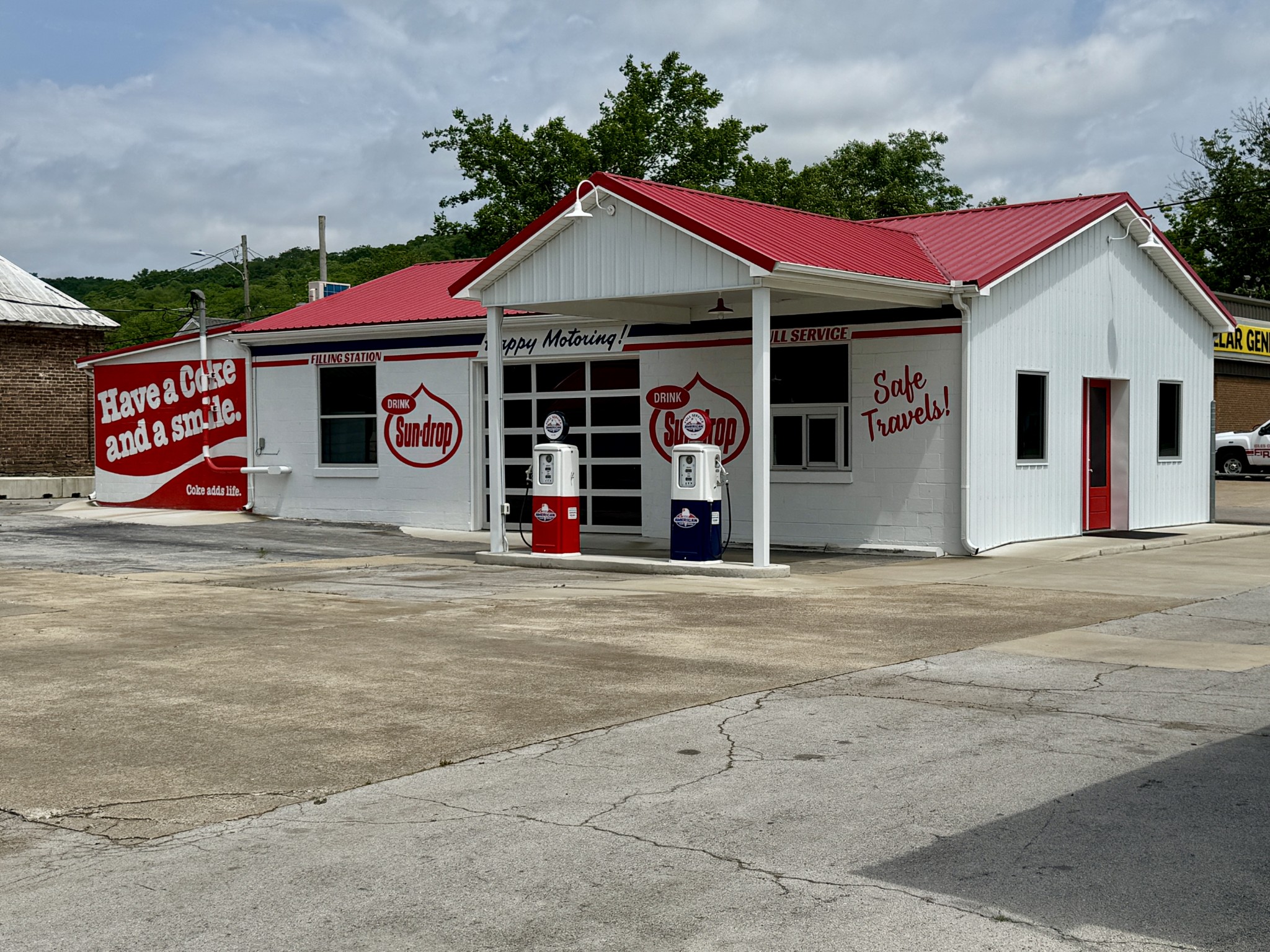 810 North 1st Street Pulaski, TN 38478 - Photo 5 of 33 a view of a town with large trees and garage
