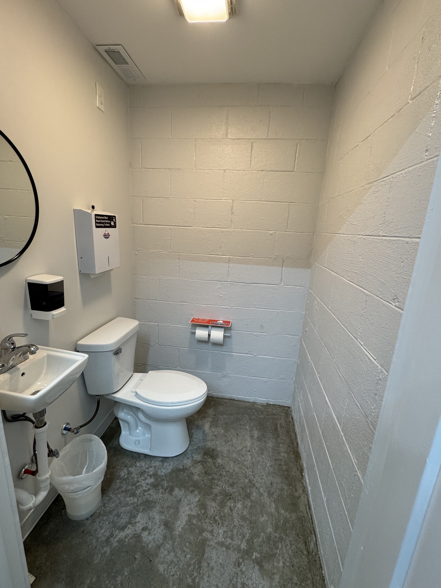 810 North 1st Street Pulaski, TN 38478 - Photo 10 of 33 a bathroom with a toilet and a shower