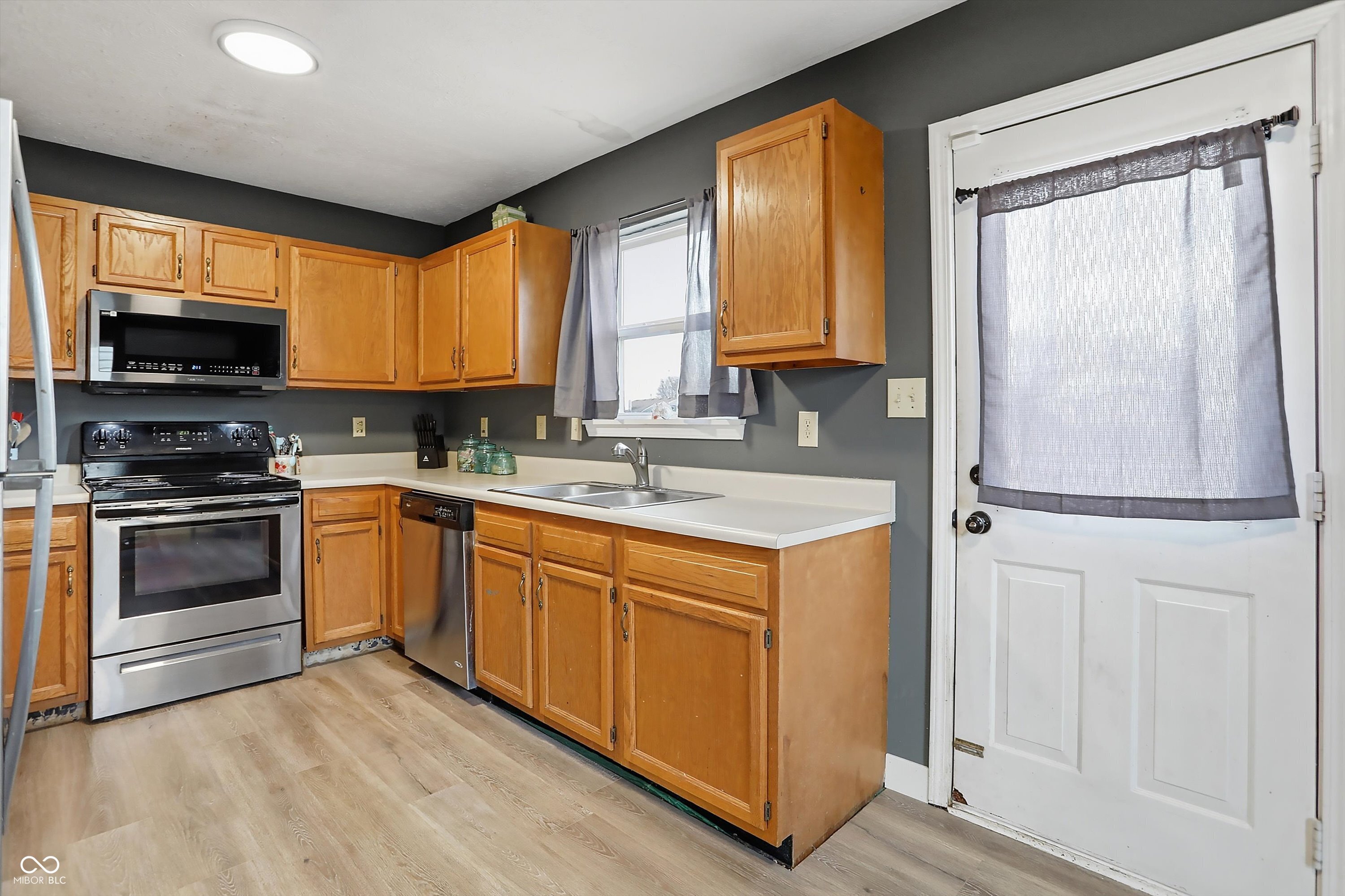 5218 West Hidden Ridge Court Indianapolis, IN 46221 - Photo 10 of 40