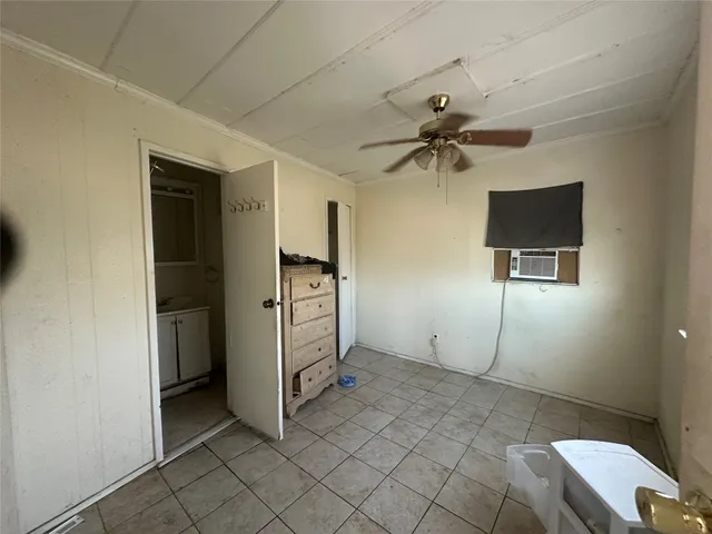 a view of a livingroom with a furniture and a ceiling fan